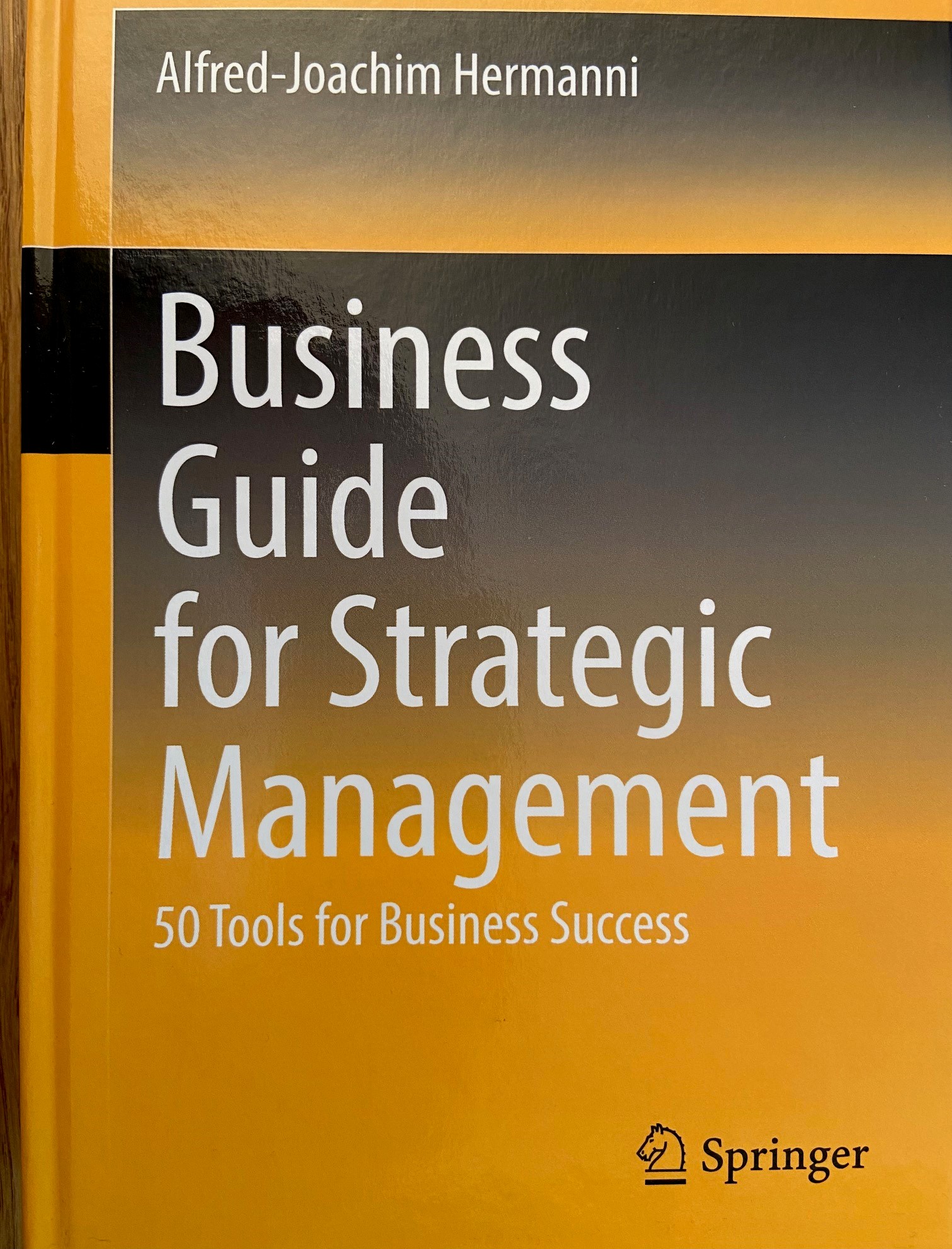 Buchtitel "Business Guide for Strategic Management. 50 Tools for Business Success" von Professor Dr. Alfred-Joachim Hermanni