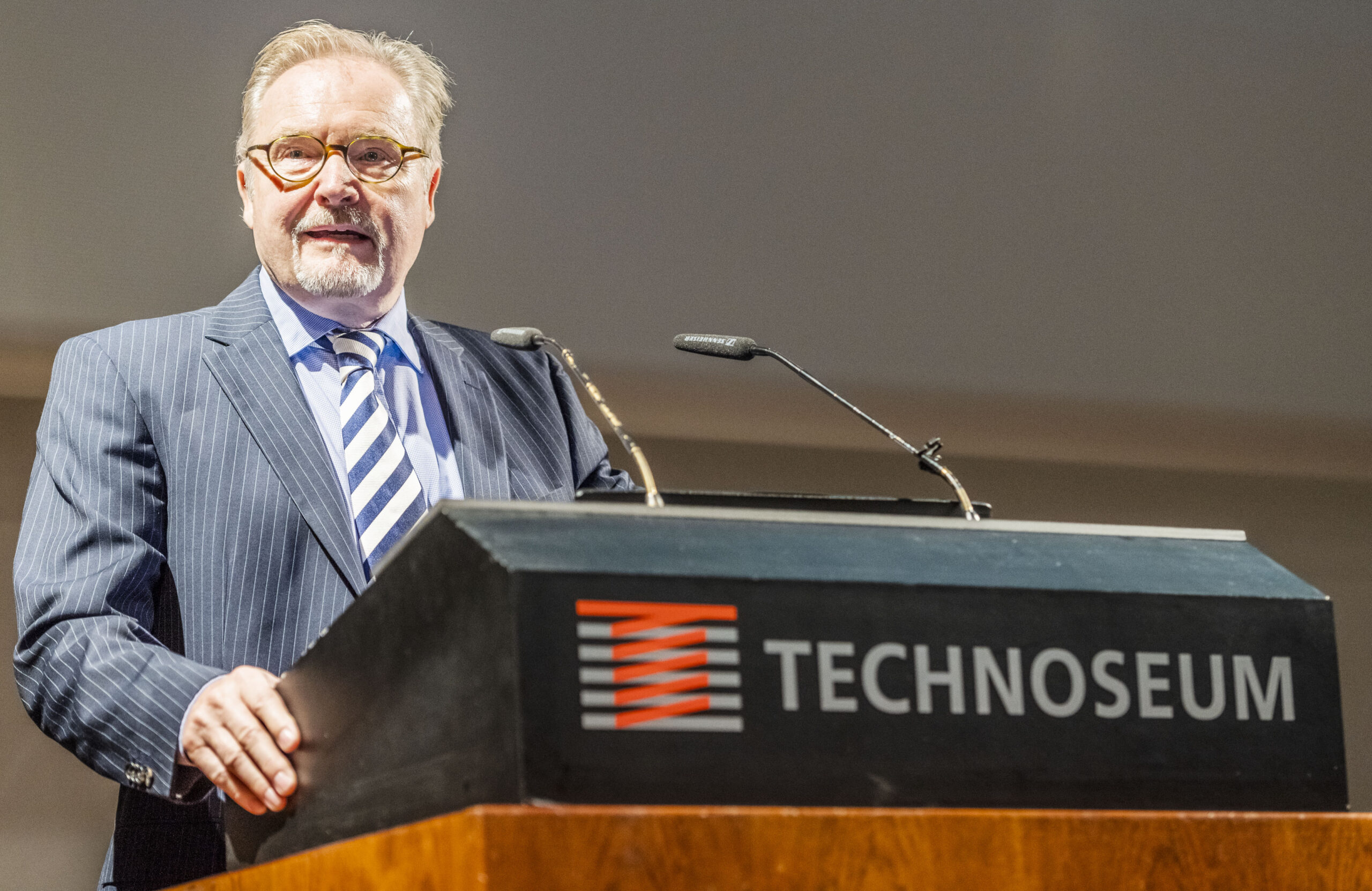 Professor Dr. Alfred-Joachim Hermanni. Redner auf der Konferenz „Vernetzte Arbeitswelt“ 2021 im Technoseum Mannheim.